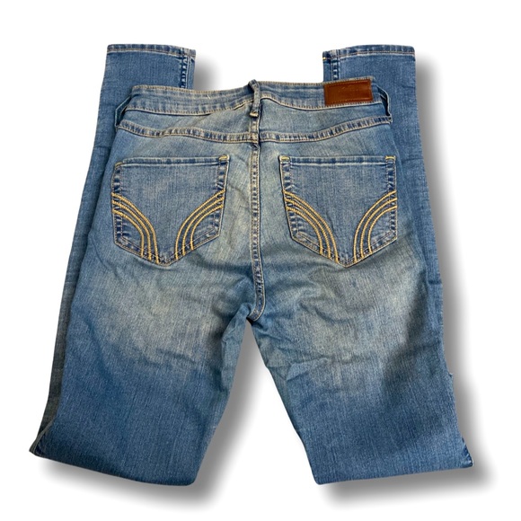 Hollister High Rise Skinny Jeans - Picture 2 of 4
